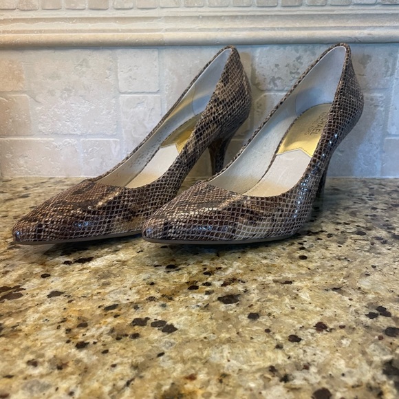 MICHAEL Michael Kors Shoes - Michael Kors Leather Heels size 9